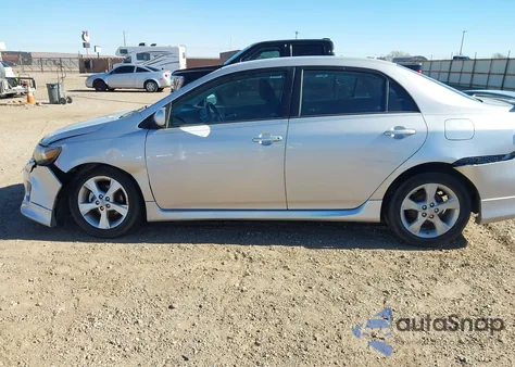 2011 Toyota Corolla S z USA, uszkodzony, nr VIN 2T1BU4EEXBC699073